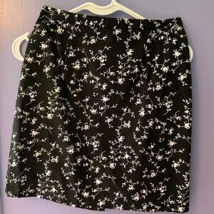 Black&White Floral Pattern Skirt Petite size XS